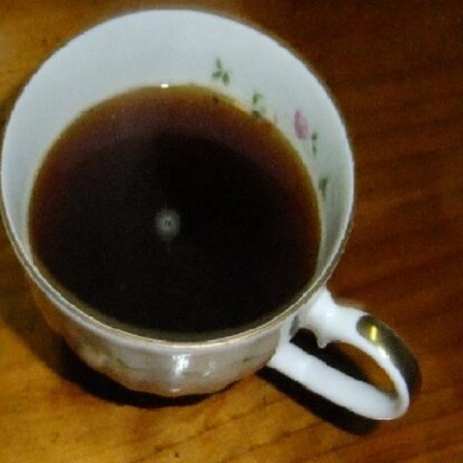朝が涼しいと熱いコーヒーが恋しくなります。
また作りました。
黒蜜だと何か懐かしいようなお味～♪
ごちそうさま！！！
